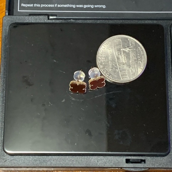 18k Solid Gold Clover Earrings - Picture 4 of 5